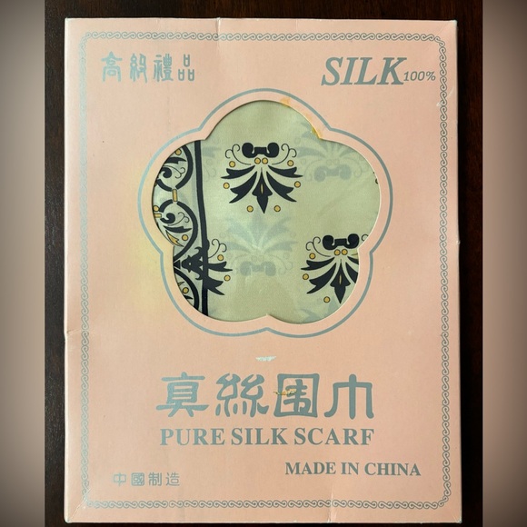 NWOT 100% Silk Floral Square Scarf 41" x 41" - Picture 14 of 14